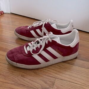 Adidas Gazelle in Collegiate Burgundy / Cloud White / Gold Metallic